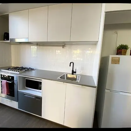 Apartment Fortitude Valley / And Quiet *