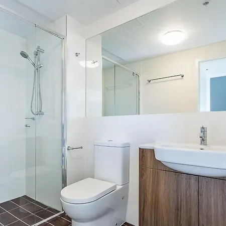 Modern 1 Bedroom On Portside Wharf Apartment