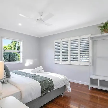 Oasis+spa Tennis Court * Brisbane