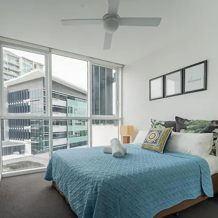 Apartment Fortitude Valley View 1b1b W Shared Pool Gym C11 *