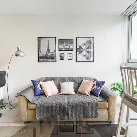 Apartment Fortitude Valley View 1b1b W Shared Pool Gym C11