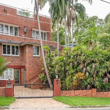 Luxurious Art Deco House In Upscale Hamilton Holiday home Brisbane