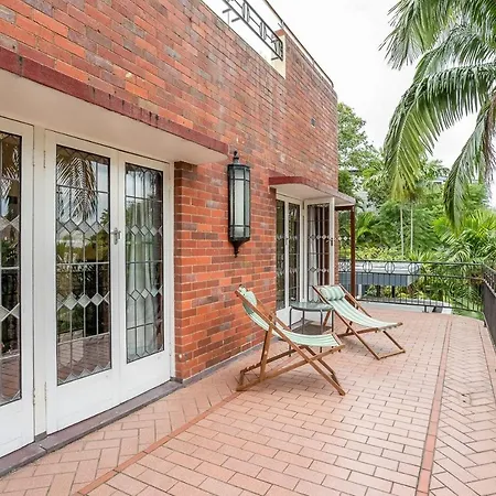 Holiday home Luxurious Art Deco House In Upscale Hamilton Brisbane