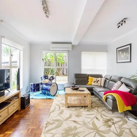 Apartment 3 Bedroom With Amazing Pool Close To City, Mountains And Amenities Brisbane
