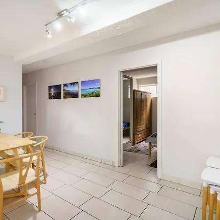 3 Bedroom With Amazing Pool Close To City, Mountains And Amenities Apartment