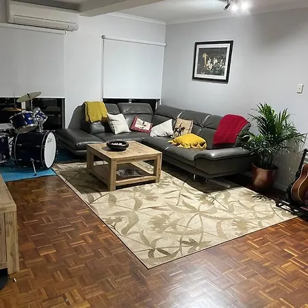 3 Bedroom With Amazing Pool Close To City, Mountains And Amenities Apartment
