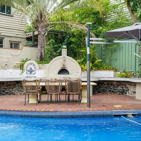 3 Bedroom With Amazing Pool Close To City, Mountains And Amenities
