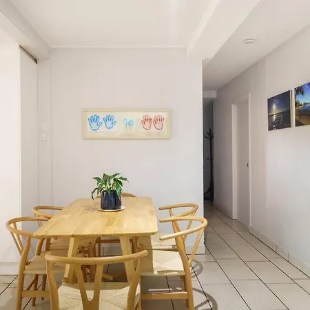 3 Bedroom With Amazing Pool Close To City, Mountains And Amenities Apartment Brisbane