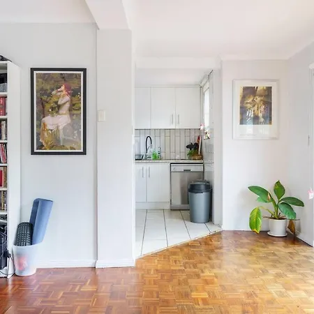 Apartment 3 Bedroom With Amazing Pool Close To City, Mountains And Amenities Brisbane