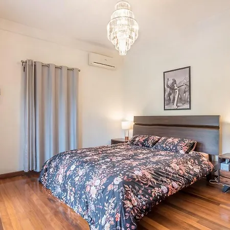 Holiday home Luxurious Art Deco House In Upscale Hamilton Brisbane