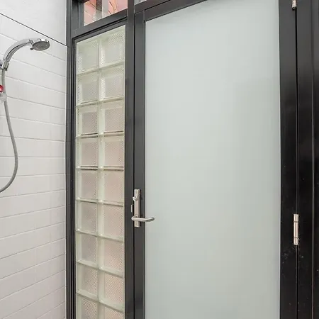 Holiday home Luxurious Art Deco House In Upscale Hamilton Brisbane