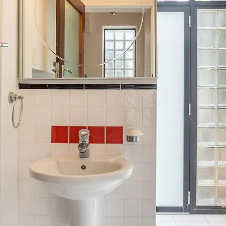 Holiday home Luxurious Art Deco House In Upscale Hamilton *