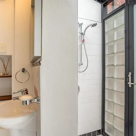 Luxurious Art Deco House In Upscale Hamilton