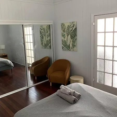 Holiday home Charming 1920's 4br Freestanding Plantation Qldr.