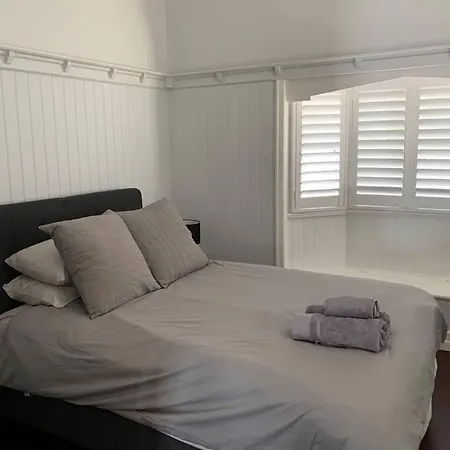 Charming 1920's 4br Freestanding Plantation Qldr. * Brisbane