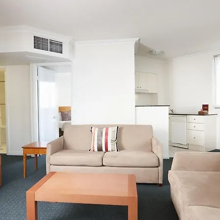 Hotel Mantra On Queen 4*