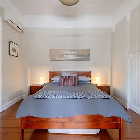 Quaint & Cosy 1 Bedroom In Queenslander. Apartment