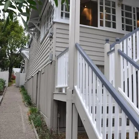 Quaint & Cosy 1 Bedroom In Queenslander. Apartment *