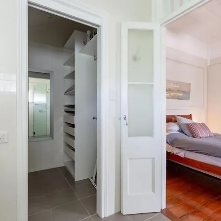 Quaint & Cosy 1 Bedroom In Queenslander. Apartment