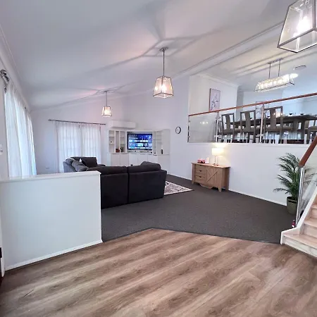 Holiday home Kookaburra•holidayoasis Familyhome 5 Bedroom/pool/ac 10kmcbd Brisbane