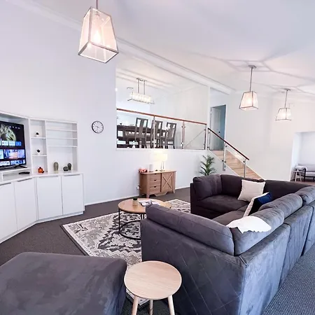 Kookaburra•holidayoasis Familyhome 5 Bedroom/pool/ac 10kmcbd Holiday home *