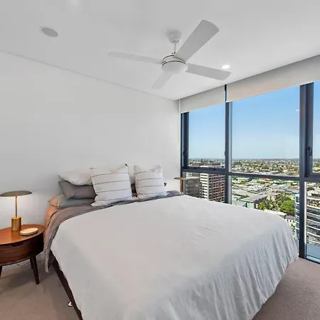 Prime Located Luxe 2 Bedroom Sky Home/sensational Views *