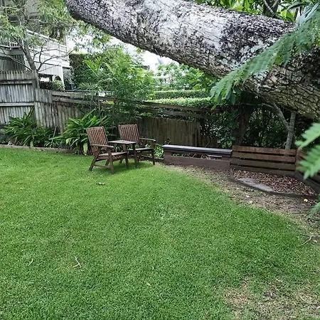 Adorable Private 2 Bedroom Guest + Pool