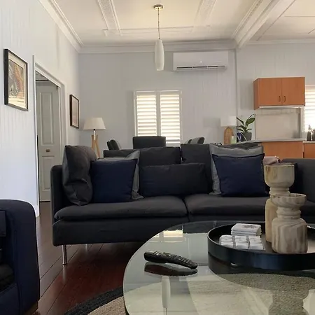 Charming 1920's 4br Freestanding Plantation Qldr. Holiday home
