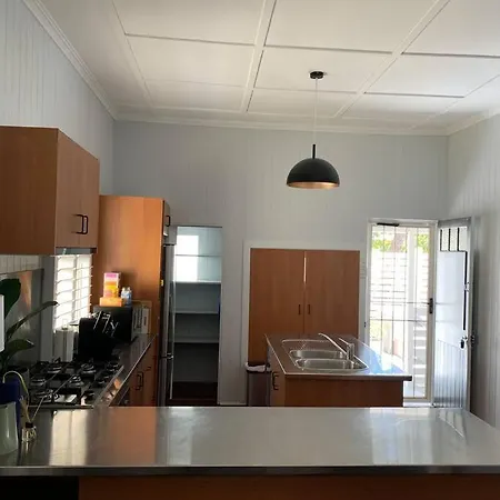 Charming 1920's 4br Freestanding Plantation Qldr. * Brisbane