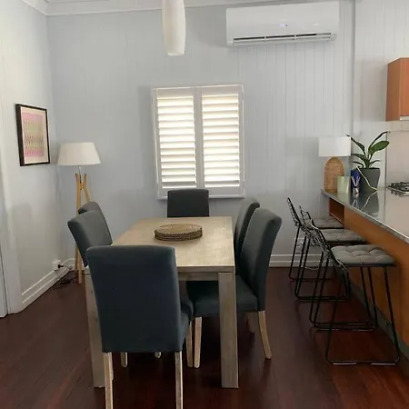 Charming 1920's 4br Freestanding Plantation Qldr.