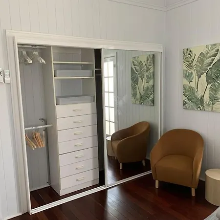 Charming 1920's 4br Freestanding Plantation Qldr.