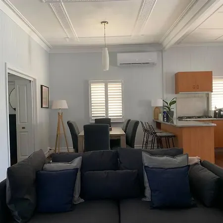 Holiday home Charming 1920's 4br Freestanding Plantation Qldr. Brisbane