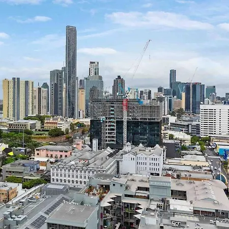 Apartment New 3 Bed Penthouse Style Complex *