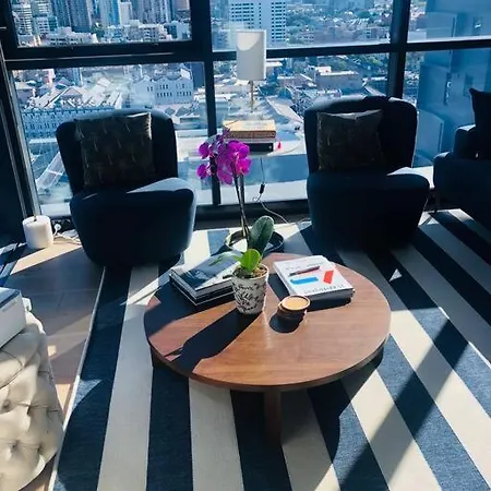 Prime Located Luxe 2 Bedroom Sky Home/sensational Views Apartment *