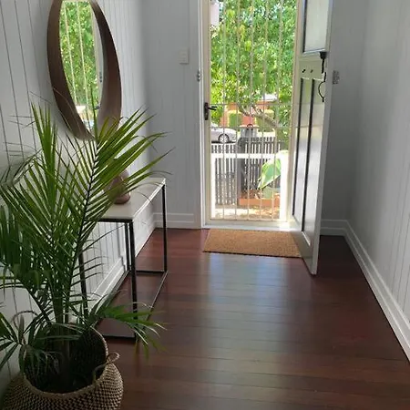 Holiday home Charming 1920's 4br Freestanding Plantation Qldr. Brisbane