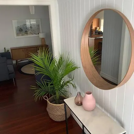 Charming 1920's 4br Freestanding Plantation Qldr. Holiday home