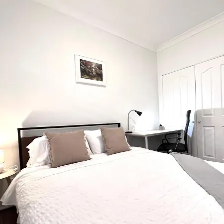 Kookaburra•holidayoasis Familyhome 5 Bedroom/pool/ac 10kmcbd Holiday home *