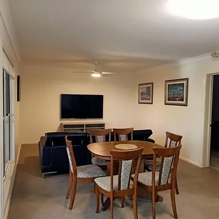 Adorable Private 2 Bedroom Guest + Pool Apartment
