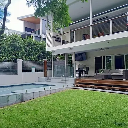 Adorable Private 2 Bedroom Guest + Pool