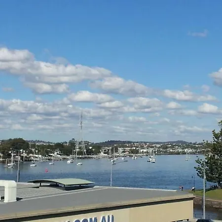Spacious 1b1b With River Views & All Amenities Apartment Brisbane