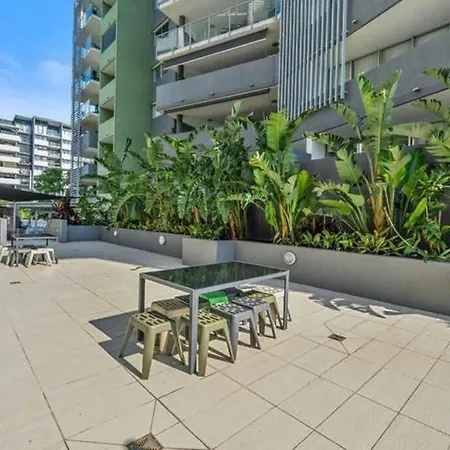 Apartment Spacious 1b1b With River Views & All Amenities *