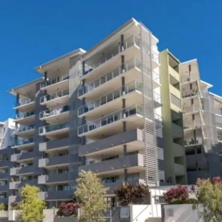 Apartment Spacious 1b1b With River Views & All Amenities *