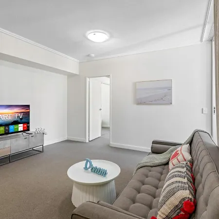 Apartment Centre 3br With Stunning Views *