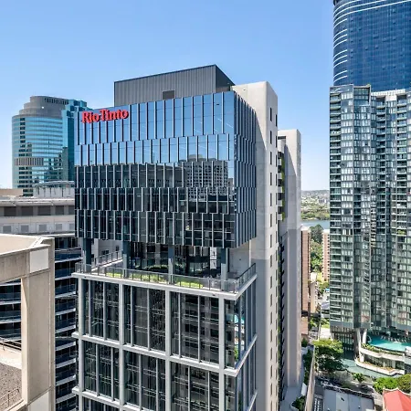 Apartment Centre 3br With Stunning Views *