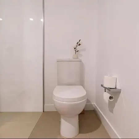 Modern Compact Separate Bathroom *