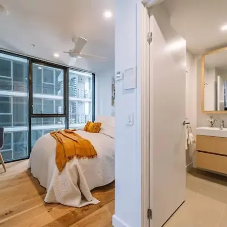 Modern Compact Separate Bathroom Apartment