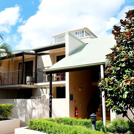 Spring Hill Mews Aparthotel 4*