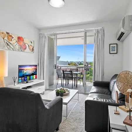 Artsy Destination Compact & Cosy 2 Bedroom At Valley Apartment