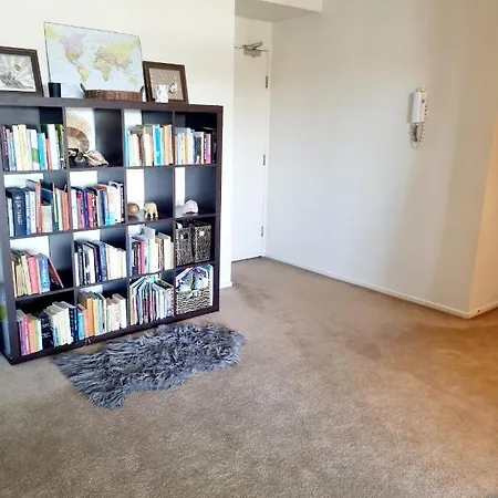 Spacious 1b1b With River Views & All Amenities Brisbane