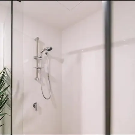 Modern Compact Separate Bathroom Apartment *